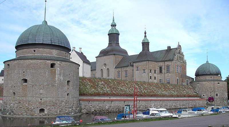 File:Vadstena slott, norra sidan, juni 2005.jpg