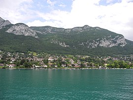 Верье-дю-Лак, вид со стороны озера Анси 