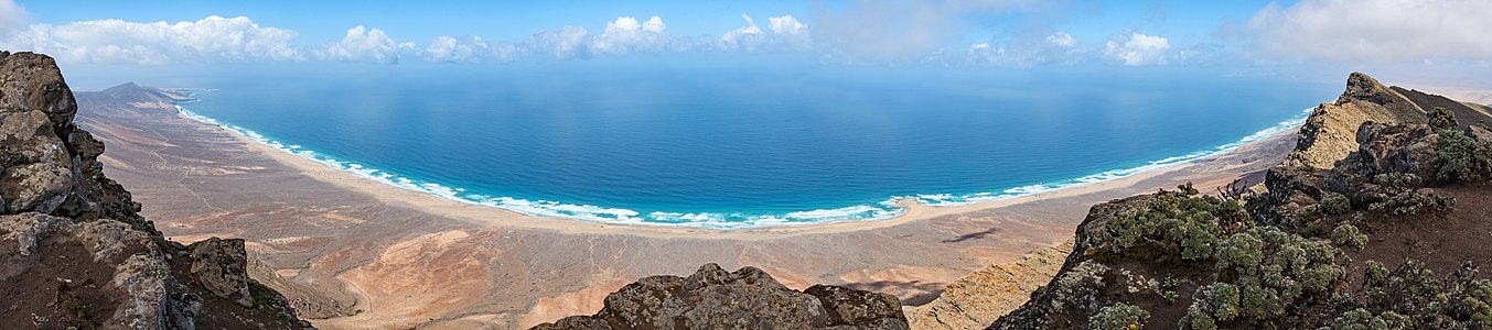 View from the Pico de la Zarza to the Playa de Barlovento and the Playa de Cofete Fuerteventura