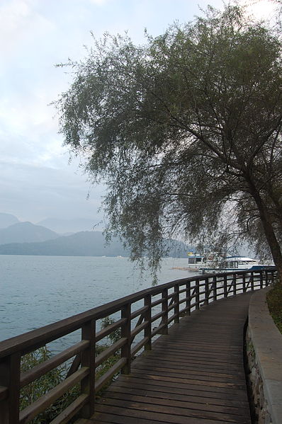 File:View of Sun Moon Lake From Shueishe Pier (5457882896).jpg