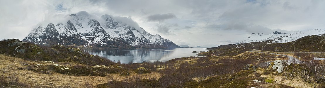 "View_to_Austnesfjorden_from_Støvelhaugen_in_a_cloudy_morning,_Austvågøya,_Lofoten,_Norway,_2015_April.jpg" by User:Ximonic