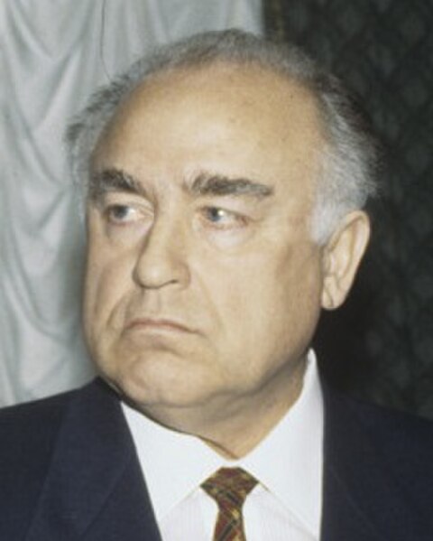 Image: Viktor Chernomyrdin meeting to sign credit agreement 1994 (cropped) 1