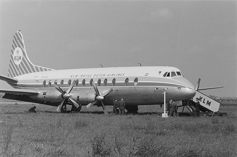 File:Viscount Jan Olieslagers loopt tijdens landing van landingsbaan af, Bestanddeelnr 911-5043.jpg
