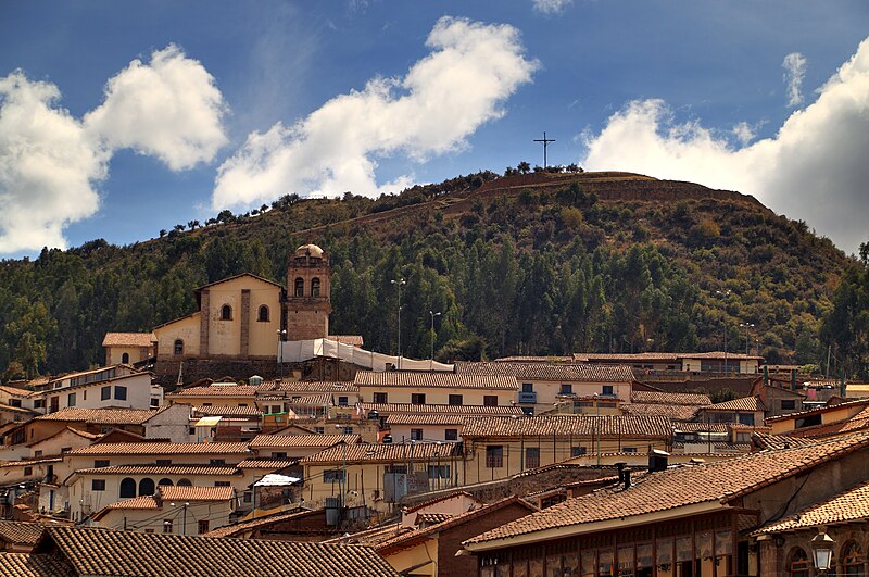 File:Vista Iglesia San Cristóbal.jpg