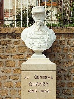 Vouziers-FR-08-buste Chanzy-02