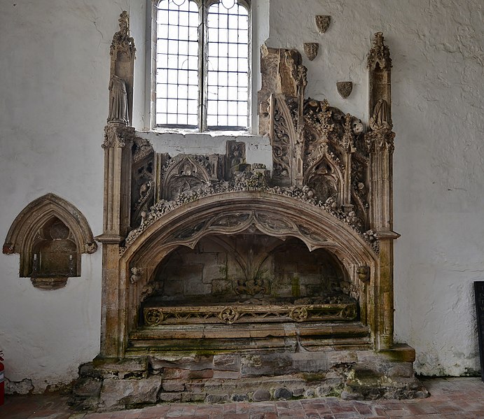 File:Welwick, St. Mary's Church - Late c14th tomb in the south wall of the south aisle (geograph 5151366).jpg