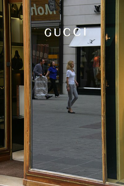 File:Wien-Kohlmarkt-16-Gucci-2009-gje.jpg