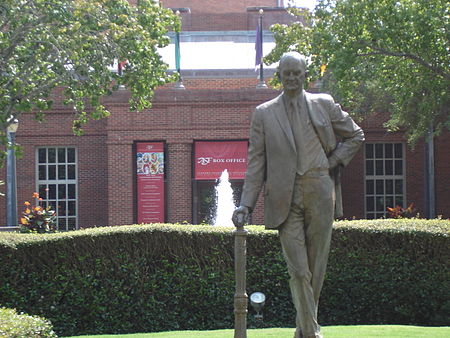 Winton Blount Statue.jpg