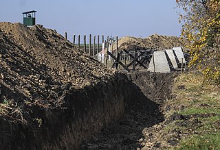 <span class="mw-page-title-main">Russia–Ukraine barrier</span> Ukrainian border fortification