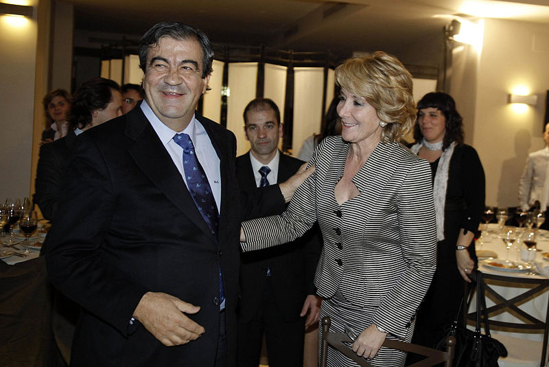 File:Álvarez- Cascos y Esperanza Aguirre en la cena de Navidad PP Collado- Villalba.jpg