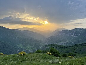 Вид на селение с горы Зумс-Лам