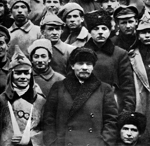 File:Ленин и Ворошилов среди делегатов X съезда (1921).jpg