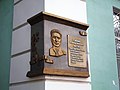 Targa commemorativa sul muro del vecchio edificio della stazione sull'inclusione per sempre negli elenchi dei lavoratori della stazione di Chelyabinsk - l'eroe principale dell'Unione Sovietica Sablin V.F.
