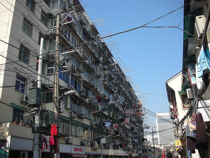 File:上海小巷內曬衣景觀 Clothesline at Shanghai - panoramio.jpg