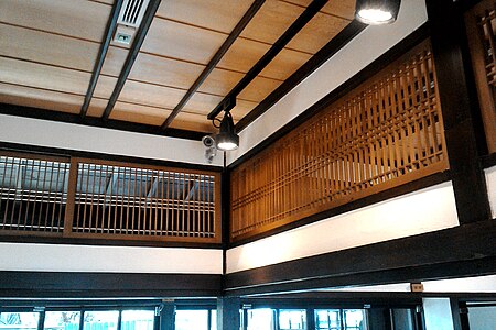 A ranma fanlight, unfilled for air circulation. Note fukiyose, clustered spacing of the laths.※