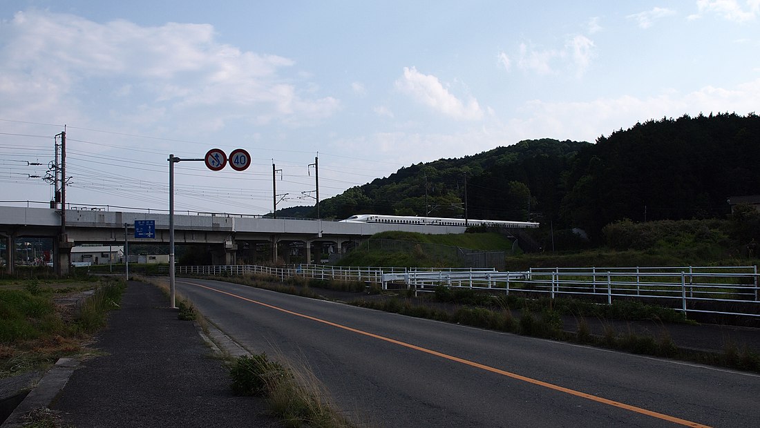 File:室木駅から新幹線の軌道敷設のために延ばされていた仮線の跡.JPG