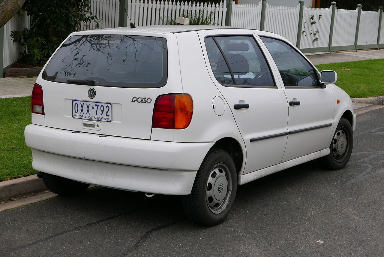 https://upload.wikimedia.org/wikipedia/commons/thumb/a/a0/1997_Volkswagen_Polo_%286N%29_5-door_hatchback_%282015-07-10%29_02.jpg/1280px-1997_Volkswagen_Polo_%286N%29_5-door_hatchback_%282015-07-10%29_02.jpg