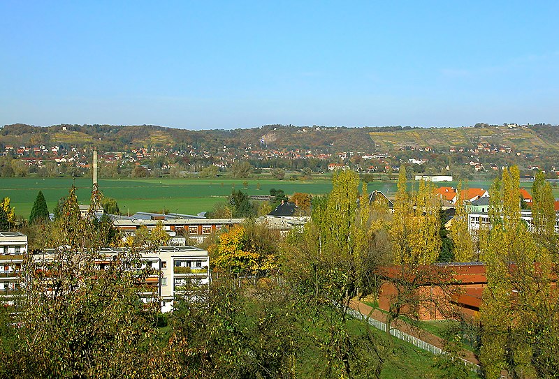 File:20081020075DR Panorama Radebeuler Weinberge.jpg