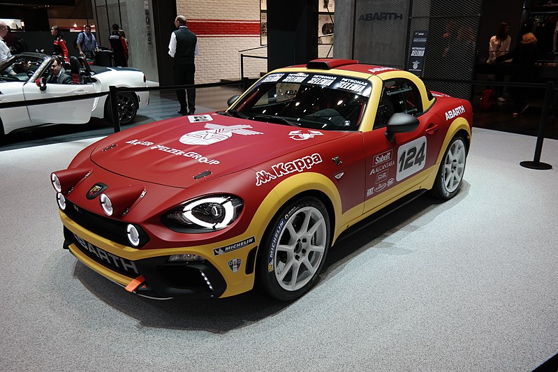 Der Fiat 124 Spider 800px-2016-03-01_Geneva_Motor_Show_1219