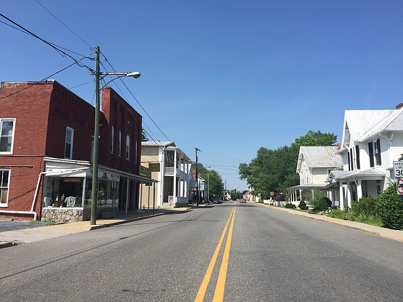 File:2016-06-26 16 05 49 View north along Virginia State Route 42 (Main Street) between Riverside Drive and Bank Street in Bridgewater, Rockingham County, Virginia.jpg