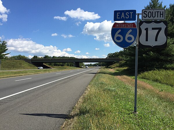 View south along I-66/US 17 at Exit 27 near Delaplane, northern Fauquier County