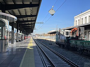 The main track of Antequera–Granada high-speed rail line at Granada railway station, with 1,668 mm (5 ft 5+21⁄32 in) and 1,435 mm (4 ft 8+1⁄2 in). gauges