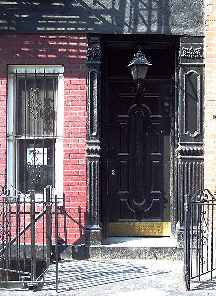 File:304 West 18th Street entrance.jpg