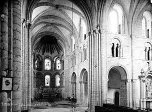 Abbaye (ancienne) - Eglise - Vue interieure du choeur et du transept sud - Lessay - Mediatheque de l'architecture et du patrimoine - APMH00001543.jpg