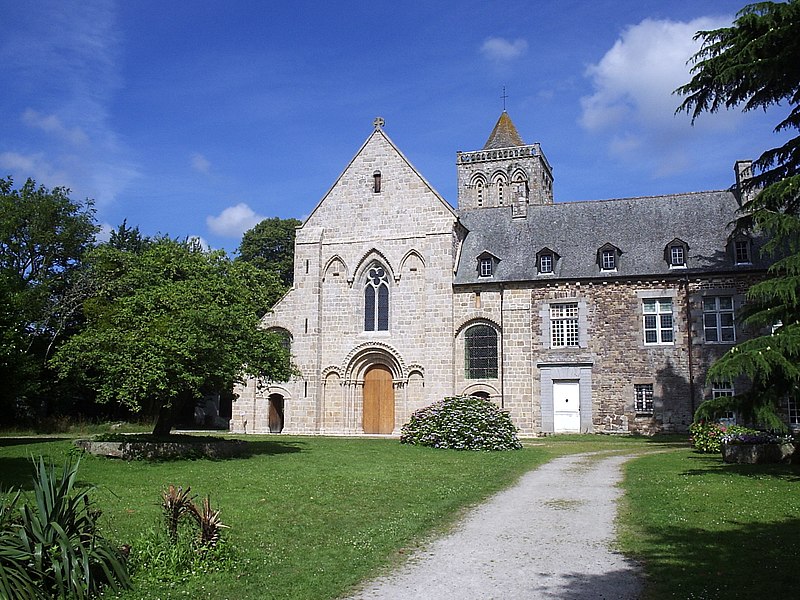 File:Abbaye de La Lucerne.jpg