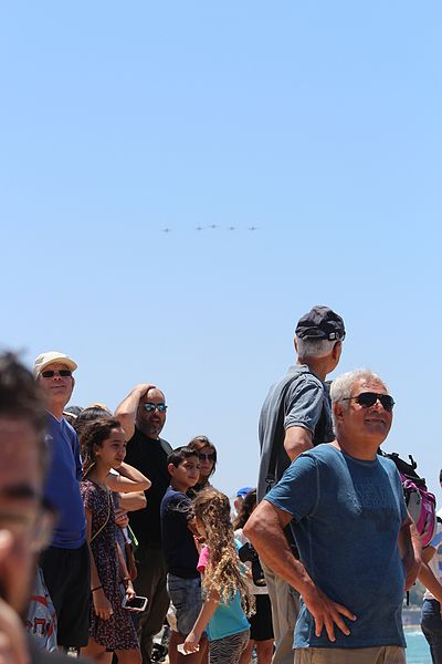 File:Air Force Fly By on Tel Aviv Beach 2016 IMG 9252.JPG