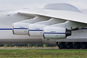 Trois D-18T sous l'aile gauche de l'Antonov An-225 Mriya.