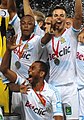 Azpilicueta, André Ayew ve Édouard Cissé ile birlikte 2011 Fransa Süper Kupası'nı kazanmalarını kutlarken