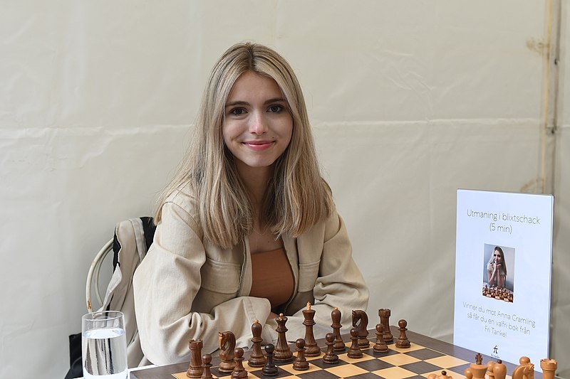 File:Anna Cramling, Chess player in Kungsträdgården,Stockholm 5