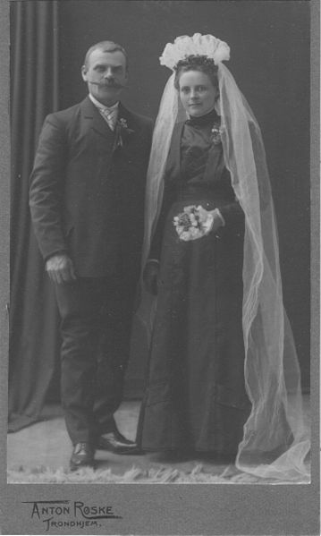 File:Anton og Gusta Fossum (1911) (12599571424).jpg