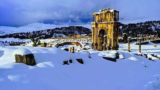 Landscapes - The arc of Caracalla of Djemila in snow