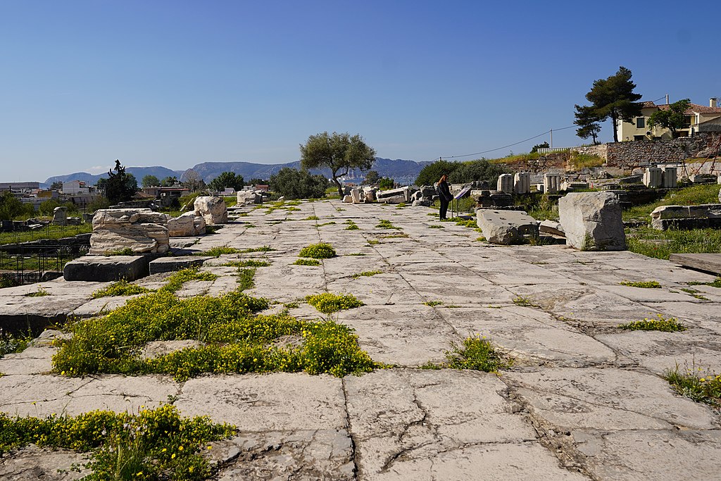 1024px-Archaeological_Site_of_Eleusis_-_Telesterion_01.jpg