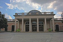 Arlington National Cemetery Visitors Center in Arlington County, Virginia during 2011. Arlington National Cemetery Visitors Center - looking S at entrance - 2011.JPG