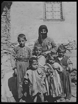 Armenisk enke med barn - fo30141712180002.jpg