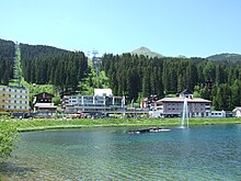 Bahnhof Arosa vor Weisshornbahn, Sitz der Arosa Bergbahnen und Sesselbahn Tschuggen-Ost (v.r.), 2010