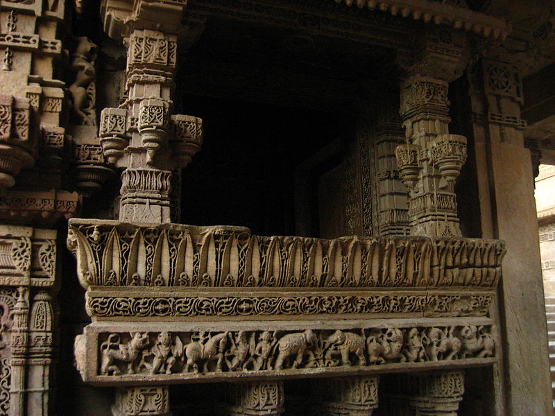 File:Artwork in Rudabai Stepwell.JPG