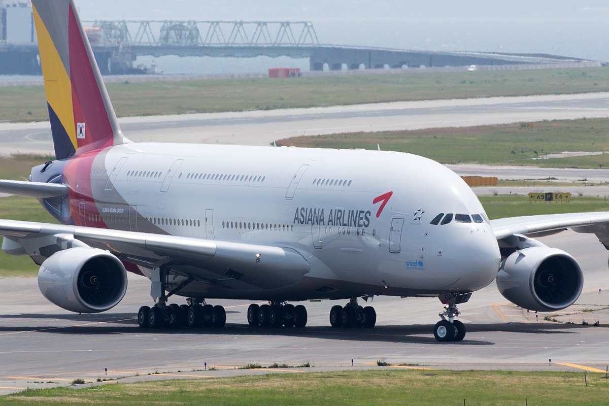 File:Asiana Airlines, A380-800, HL7634 (17738666476).jpg 