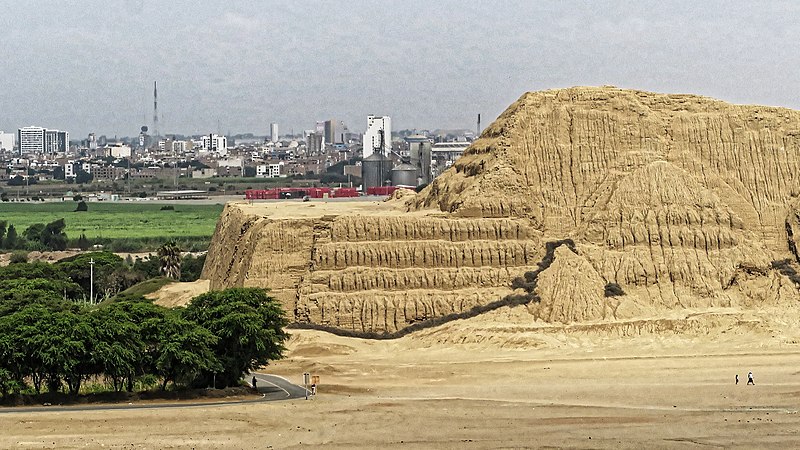 File:Ausgrabungsstätte Huaca de la Luna 80.jpg