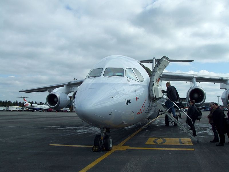 File:Avroliner RJ85 (BaE 146-200) (6306169983).jpg