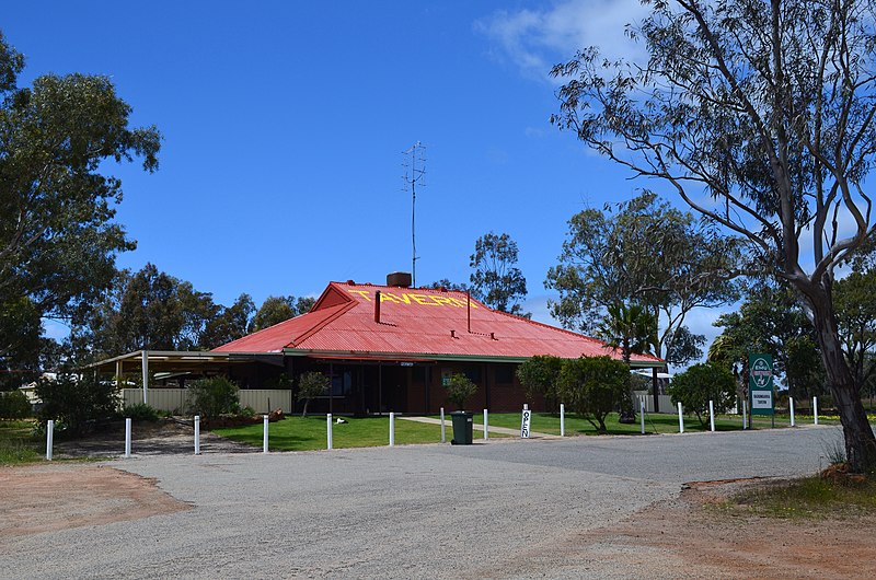 File:Badgingarra Tavern, 2013.JPG