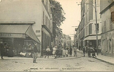 Bagnolet.Rue Sadi Carnot.Carrefour