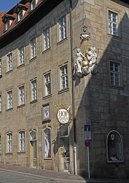 File:Bamberg-Karolinenstr-06-Ecke-Ringleinsgasse-Dreifaltigkeit-2013-gje.jpg