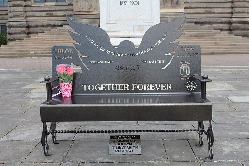 File:Banc Mémoire Chloe Liam South Shields South Tyneside 1.jpg