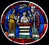Vidrio de Sainte-Chapelle que representa un bautismo (siglo XIII), ahora en el Museo de Cluny