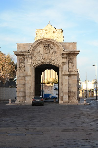 File:Barletta - Porta Marina 01.JPG