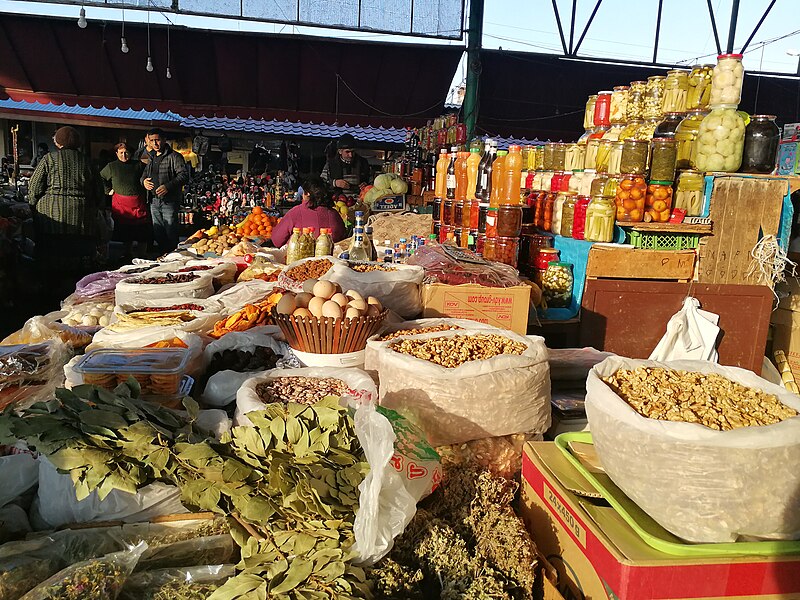 File:Bazar in Stepanakert.jpg